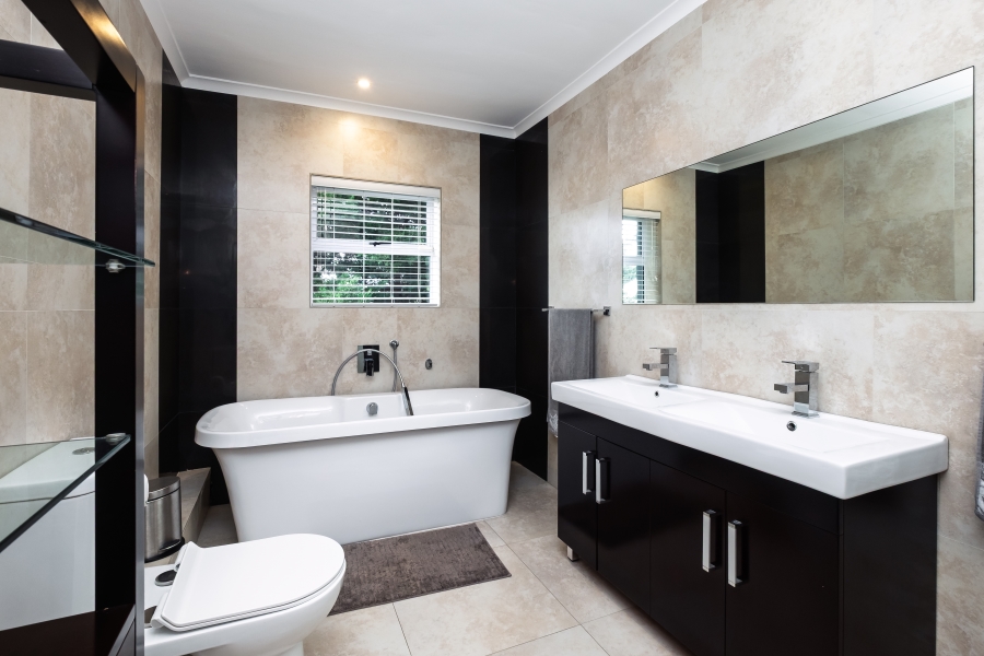 5 Bedroom Property for Sale in Murdock Valley Western Cape